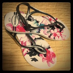 White with floral design Havaianas